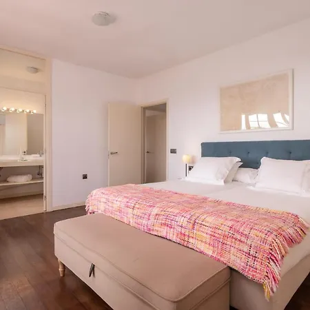 Spacious, Well Appointed, In A Wonderful Raised Location And Stunning Sea Views Vila