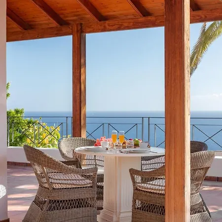 Vila Spacious, Well Appointed, In A Wonderful Raised Location And Stunning Sea Views *