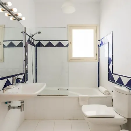 Spacious, Well Appointed, In A Wonderful Raised Location And Stunning Sea Views Vila *