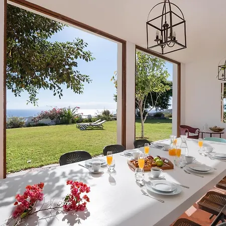 Vila Spacious, Well Appointed, In A Wonderful Raised Location And Stunning Sea Views *