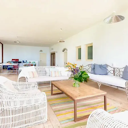 Spacious, Well Appointed, In A Wonderful Raised Location And Stunning Sea Views Vila *