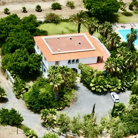 Spacious, Well Appointed, In A Wonderful Raised Location And Stunning Sea Views Vila