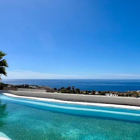 Spacious, Well Appointed, In A Wonderful Raised Location And Stunning Sea Views Vila