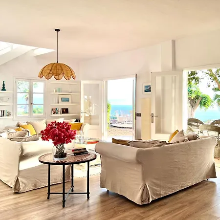 Spacious, Well Appointed, In A Wonderful Raised Location And Stunning Sea Views Vila Costa Adeje (Tenerife)